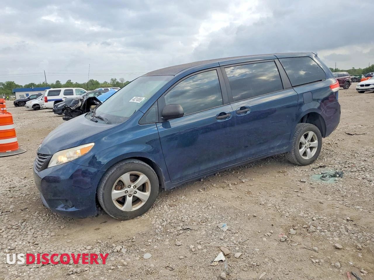 2011 Toyota Sienna — Front End — aukcja Copart tx - houston east - 1
