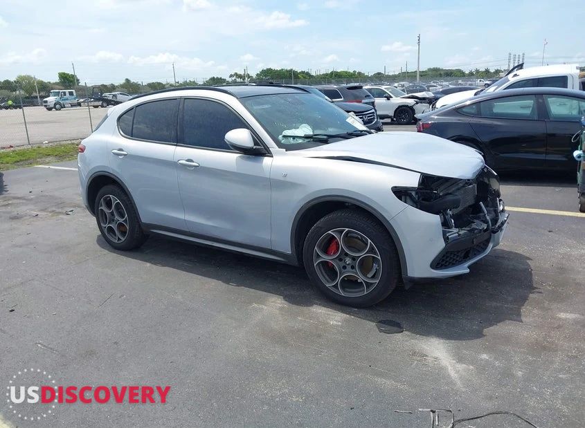 2022 Alfa Romeo Stelvio — Front End — aukcja IAAI miami-north 2 offsite 6275 sw 196th ave pembroke pines, fl, 33332 954-680-4370 - 1