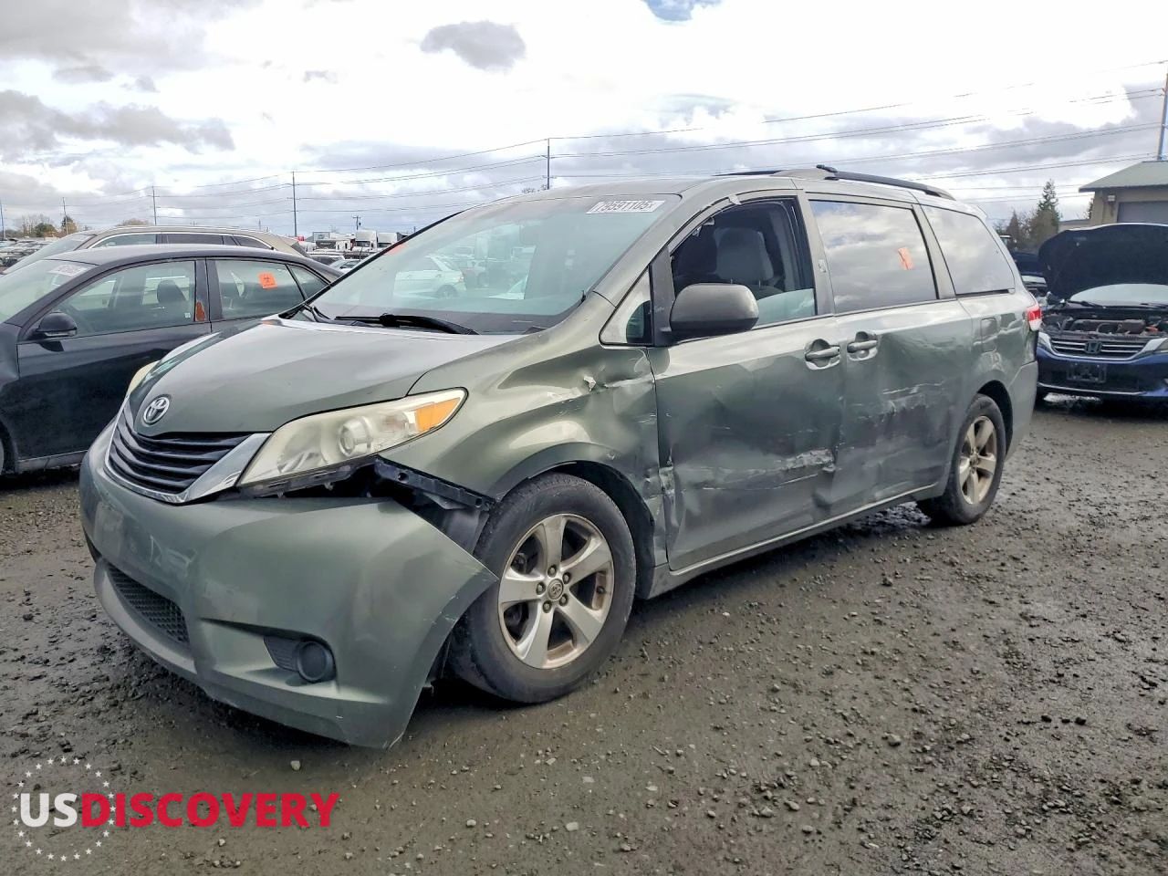 2013 Toyota Sienna — Side — aukcja Copart or - eugene - 1