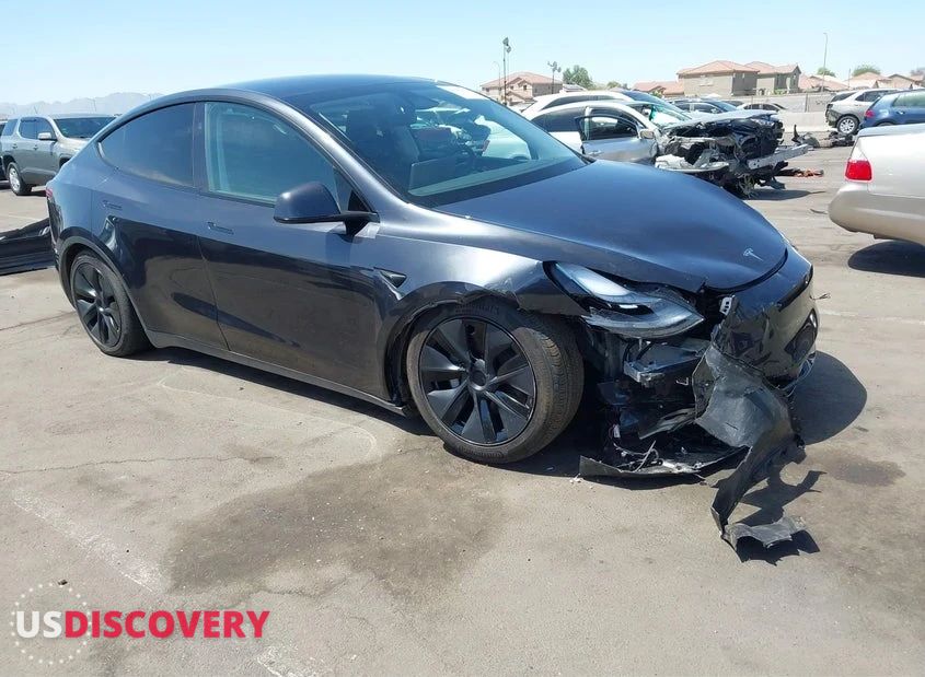 2025 Tesla Model Y — Right Front — aukcja IAAI az - phoenix - 1
