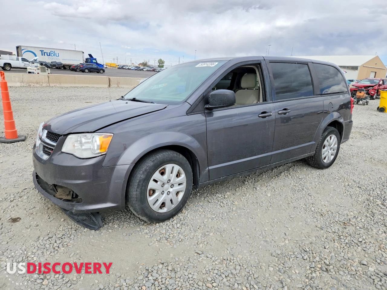 2018 Dodge Caravan — Side — aukcja Copart co - denver - 1