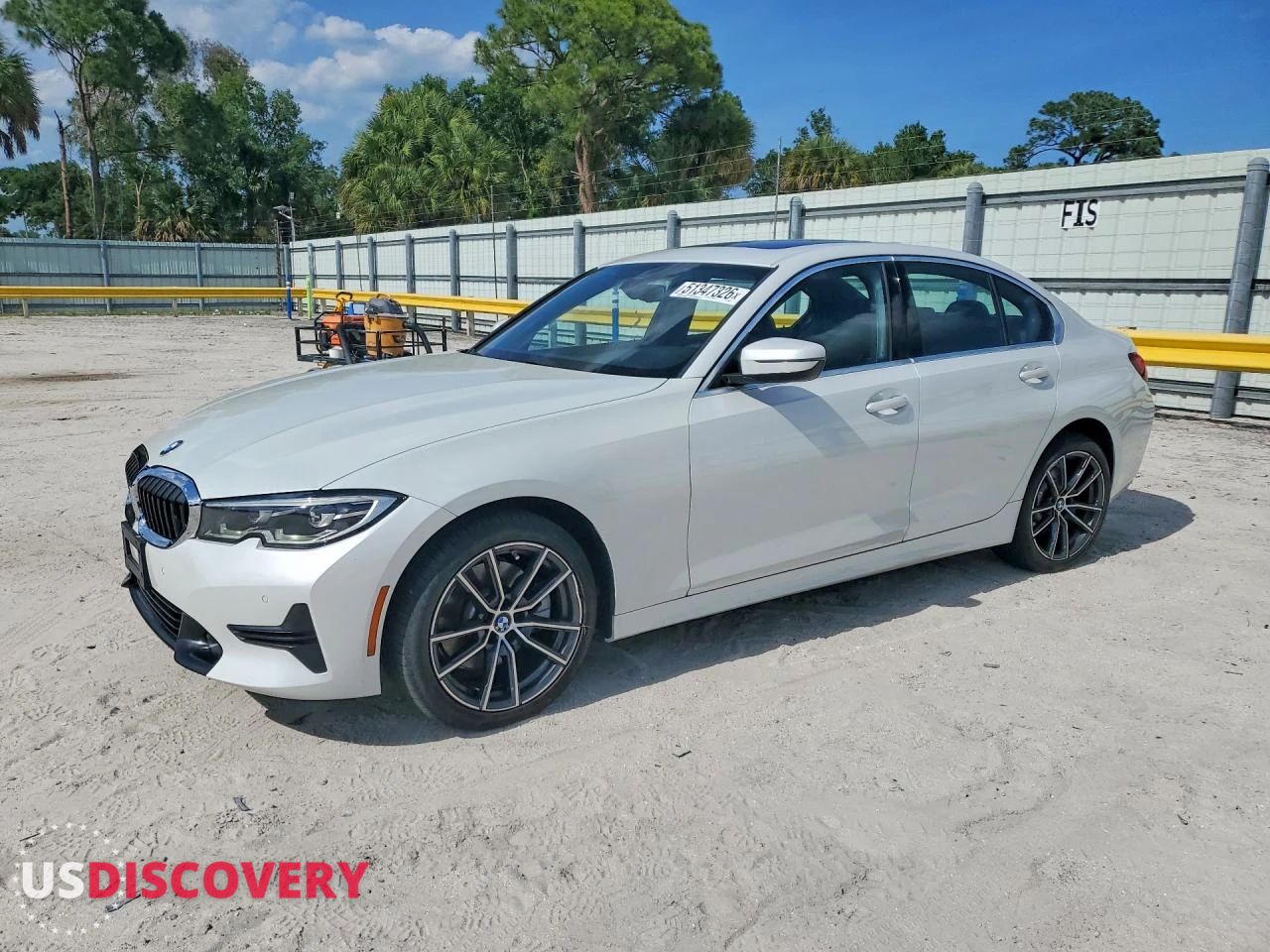 2019 BMW 3er — Side — aukcja Copart fl - ft. pierce - 1